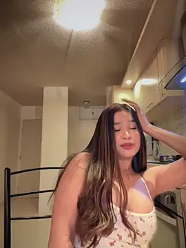 Snapshot of bella_parisi chatting on February 9, 2025, 1:44 am bella parisi online show from February 9, 2025, 1:44 am