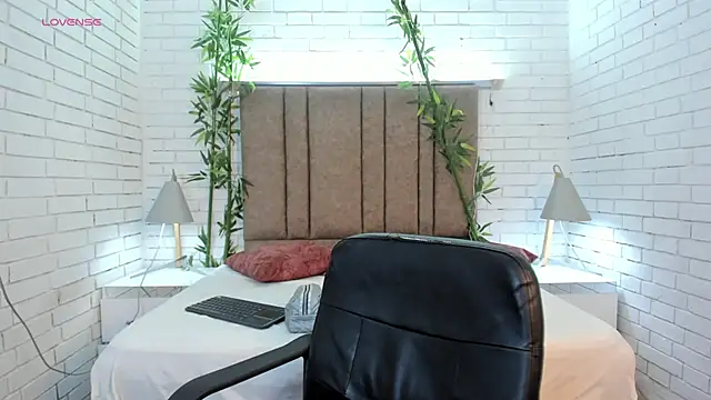 miataylorr1 online show from March 17, 2025, 12:57 pm