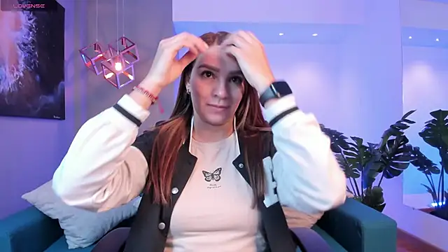 miataylorr1 online show from November 25, 2025, 11:21 am