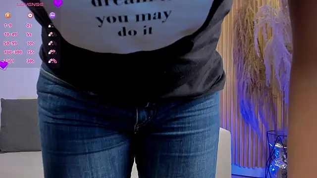 miataylorr1 online show from February 27, 2025, 6:31 pm