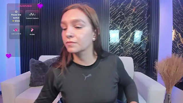 miataylorr1 online show from February 21, 2025, 12:06 pm