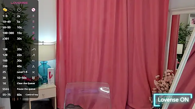 Snapshot of EmaBrownie chatting on October 15, 2025, 4:48 pm EmaBrownie online show from October 15, 2025, 4:48 pm