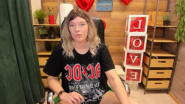 Snapshot of _fiona_Love chatting on February 17, 2025, 8:38 pm fiona Love online show from February 17, 2025, 8:38 pm
