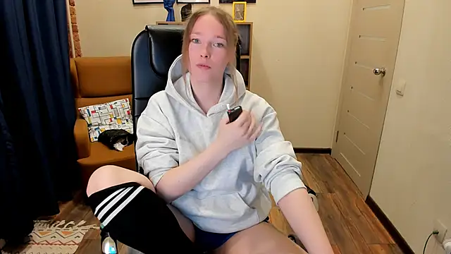  fiona Love online show from April 12, 2026, 8:23 pm