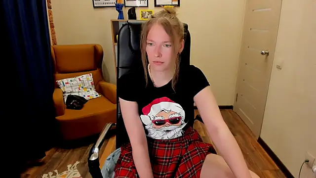  fiona Love online show from April 14, 2026, 8:03 pm