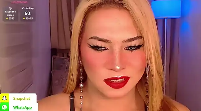 Snapshot of QUEEN_GIAMOORE69 chatting on December 12, 2024, 9:58 pm QUEEN GIAMOORE69 online show from December 12, 2024, 9:58 pm