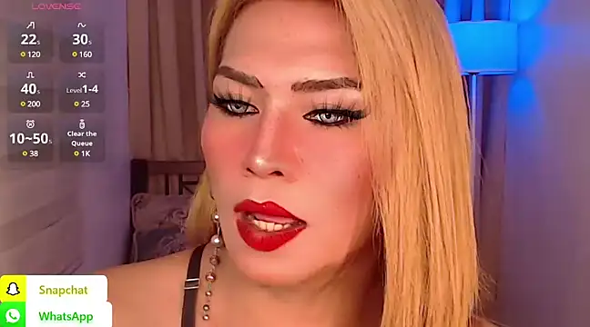 Snapshot of QUEEN_GIAMOORE69 chatting on December 14, 2024, 1:27 am QUEEN GIAMOORE69 online show from December 14, 2024, 1:27 am