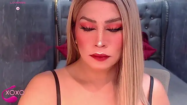 Snapshot of QUEEN_GIAMOORE69 chatting on September 28, 2025, 6:59 pm QUEEN GIAMOORE69 online show from September 28, 2025, 6:59 pm