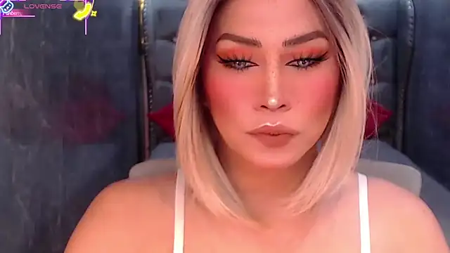 Snapshot of QUEEN_GIAMOORE69 chatting on September 22, 2025, 6:36 pm QUEEN GIAMOORE69 online show from September 22, 2025, 6:36 pm