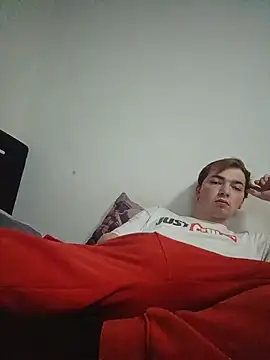 BigJuicy18cm online show from December 15, 2025, 10:48 pm