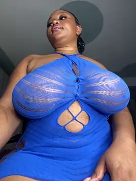 Snapshot of Hyra_Ari chatting on May 29, 2026, 8:26 pm Hyra Ari online show from May 29, 2026, 8:26 pm