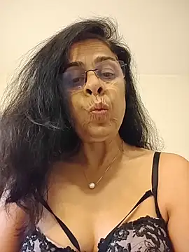 Snapshot of Susannemilf chatting on November 14, 2025, 12:53 pm Susannemilf online show from November 14, 2025, 12:53 pm