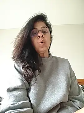 Snapshot of Susannemilf chatting on November 11, 2025, 2:56 pm Susannemilf online show from November 11, 2025, 2:56 pm