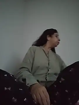 Snapshot of Susannemilf chatting on November 19, 2025, 3:34 pm Susannemilf online show from November 19, 2025, 3:34 pm