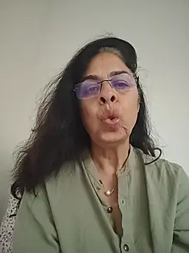 Snapshot of Susannemilf chatting on November 21, 2025, 3:55 pm Susannemilf online show from November 21, 2025, 3:55 pm