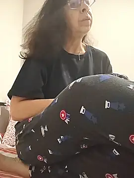 Snapshot of Susannemilf chatting on November 23, 2025, 4:06 pm Susannemilf online show from November 23, 2025, 4:06 pm