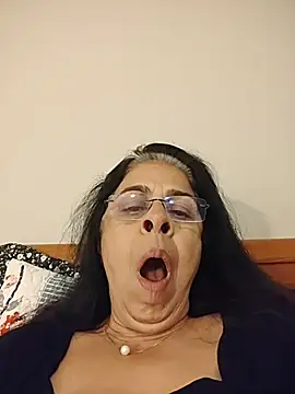 Snapshot of Susannemilf chatting on November 13, 2025, 12:42 pm Susannemilf online show from November 13, 2025, 12:42 pm