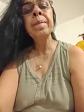Susannemilf online show from May 16, 2026, 3:22 pm