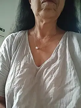 Susannemilf online show from May 14, 2026, 2:41 am