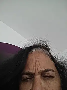 Susannemilf online show from May 25, 2026, 3:28 am