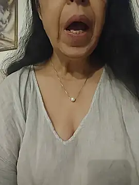 Susannemilf online show from May 8, 2026, 6:17 am