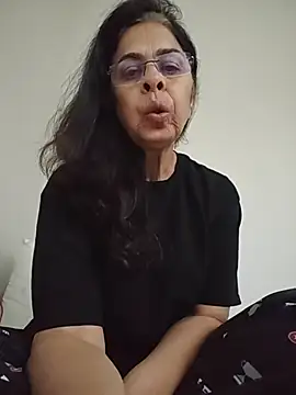 Snapshot of Susannemilf chatting on November 20, 2025, 4:07 pm Susannemilf online show from November 20, 2025, 4:07 pm