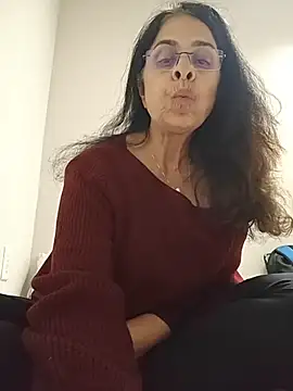 Snapshot of Susannemilf chatting on November 17, 2025, 12:58 am Susannemilf online show from November 17, 2025, 12:58 am