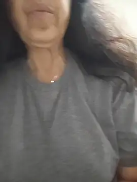 Snapshot of Susannemilf chatting on November 17, 2025, 2:21 pm Susannemilf online show from November 17, 2025, 2:21 pm