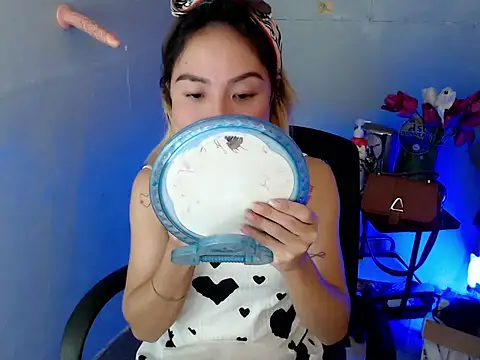 Snapshot of AsianTrixxx chatting on December 17, 2025, 4:01 pm AsianTrixxx online show from December 17, 2025, 4:01 pm