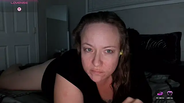 julimonroe online show from November 28, 2025, 2:12 am