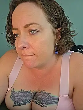 julimonroe online show from May 17, 2026, 12:32 am