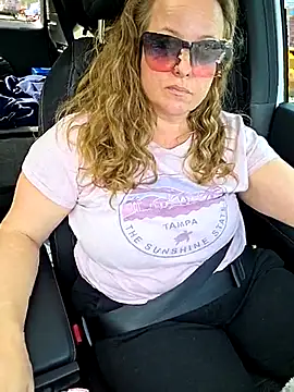 julimonroe online show from November 12, 2025, 4:33 pm