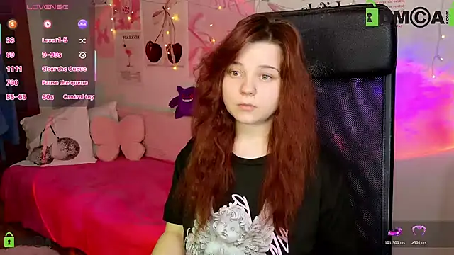 StellaMilla online show from April 24, 2026, 2:46 am