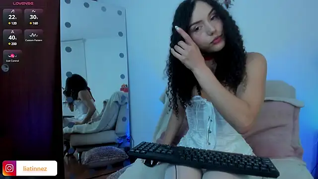 Lia Tinez online show from February 5, 2025, 1:26 am