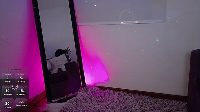 Lia Tinez online show from October 8, 2025, 11:38 pm