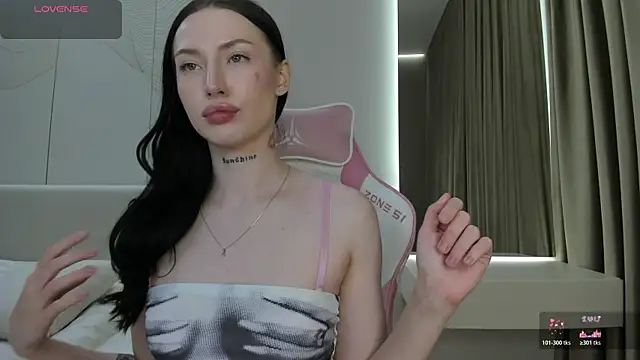 JenniferQueen11 online show from May 21, 2026, 2:47 pm