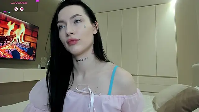 JenniferQueen11 online show from February 5, 2026, 2:24 pm