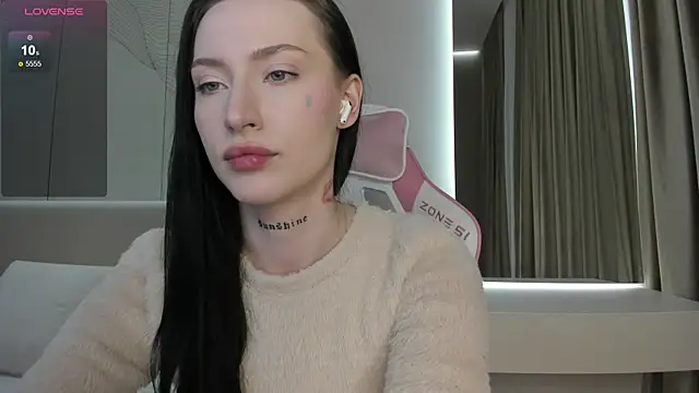 JenniferQueen11 online show from May 28, 2026, 3:40 pm