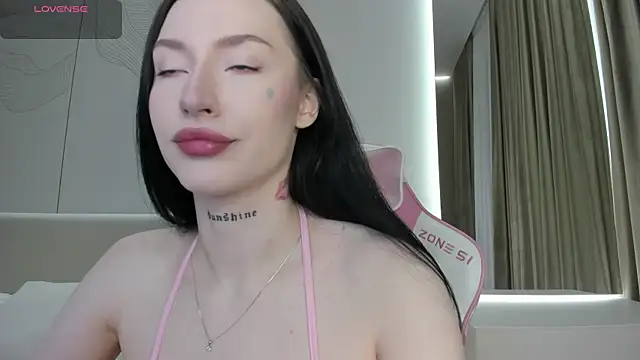 JenniferQueen11 online show from May 27, 2026, 7:54 pm