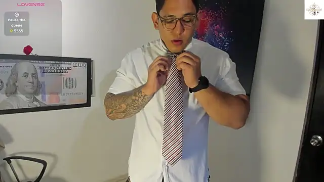 Snapshot of Colton_Massif chatting on October 31, 2025, 1:35 am Colton Massif online show from October 31, 2025, 1:35 am