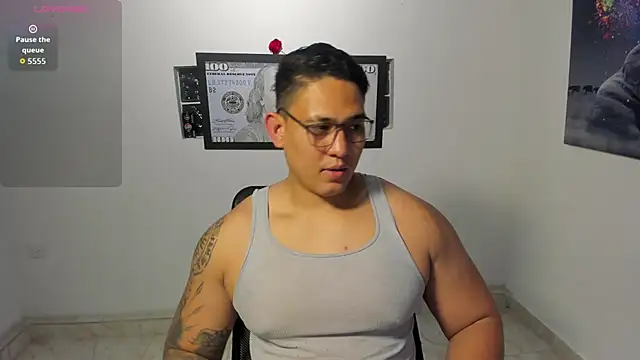 Snapshot of Colton_Massif chatting on November 24, 2025, 4:45 am Colton Massif online show from November 24, 2025, 4:45 am