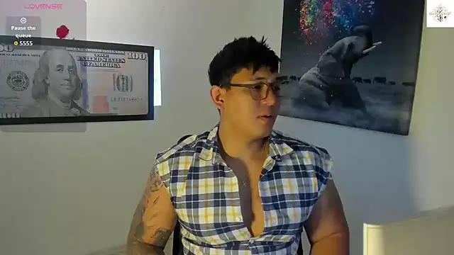 Snapshot of Colton_Massif chatting on October 27, 2025, 9:49 pm Colton Massif online show from October 27, 2025, 9:49 pm