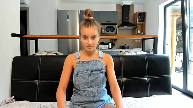 ElizSweet online show from October 28, 2025, 8:24 am