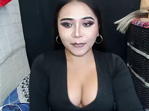 Snapshot of x12inchanaconda chatting on December 15, 2025, 10:10 am x12inchanaconda online show from December 15, 2025, 10:10 am