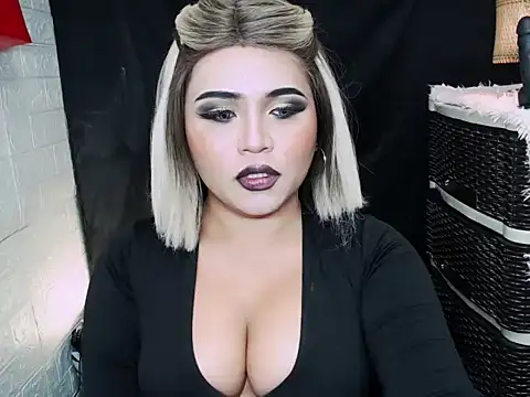 Snapshot of x12inchanaconda chatting on April 5, 2026, 12:39 am x12inchanaconda online show from April 5, 2026, 12:39 am