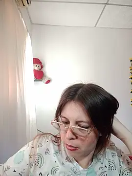 lorenitabella online show from May 18, 2026, 8:13 pm