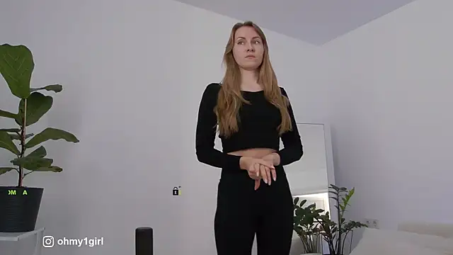 Fallinlove1 online show from February 10, 2026, 12:26 pm