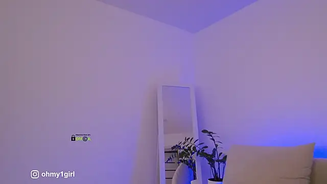 Fallinlove1 online show from November 22, 2025, 9:46 pm