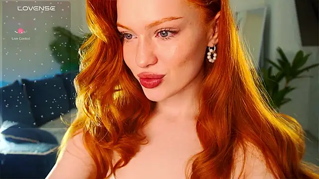 Snapshot of Born_to_Loveee chatting on February 17, 2026, 12:30 am Born to Loveee online show from February 17, 2026, 12:30 am