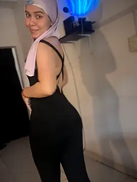 Snapshot of MatchedEyebrow chatting on February 21, 2026, 6:43 pm MatchedEyebrow online show from February 21, 2026, 6:43 pm